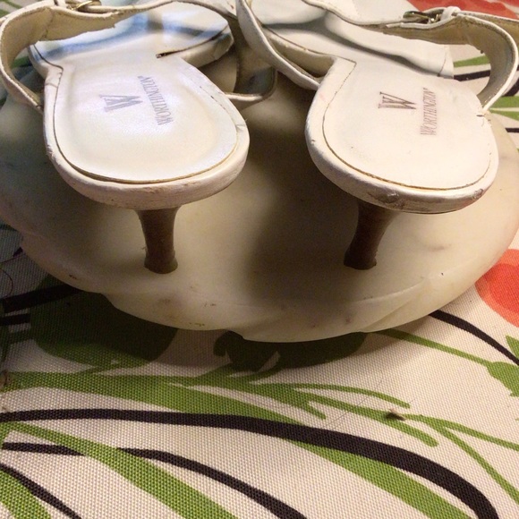 ❤️❤️❤️White sandals with low heel. Need be bundle - Picture 6 of 9